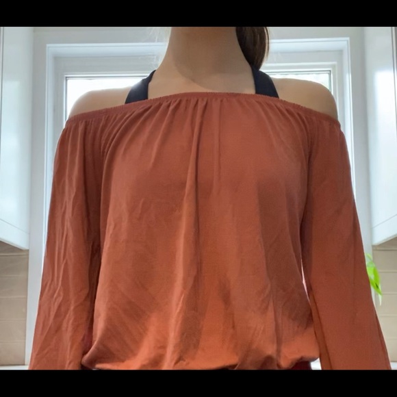 Over the shoulder top! - Picture 2 of 2